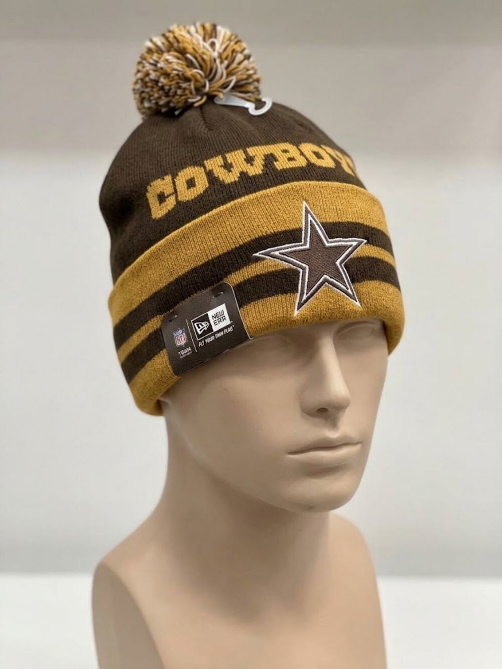 New Era Dallas Cowboys cuffed knit pom beanie hat